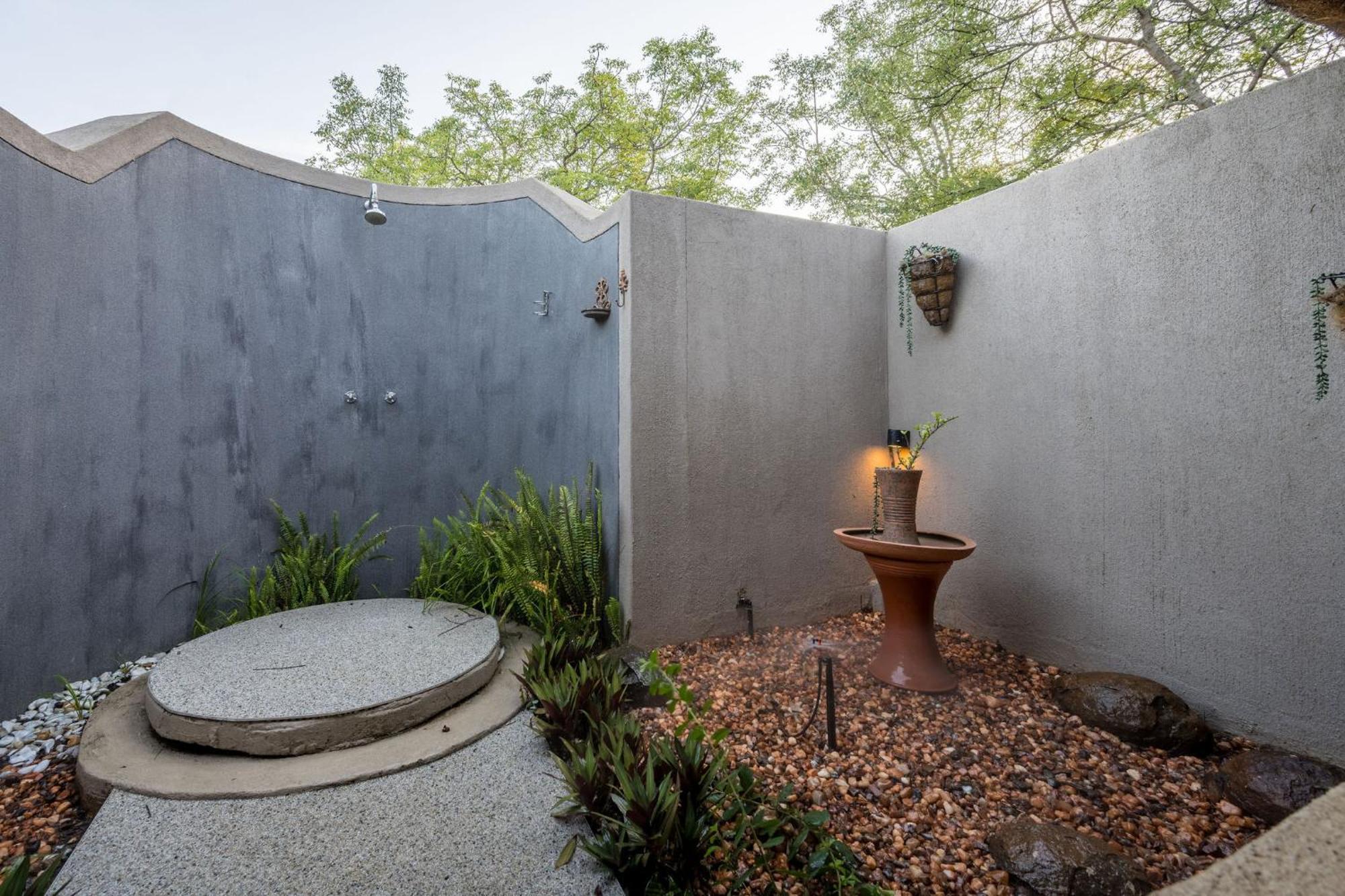Raptors Lodge Hoedspruit Exterior photo