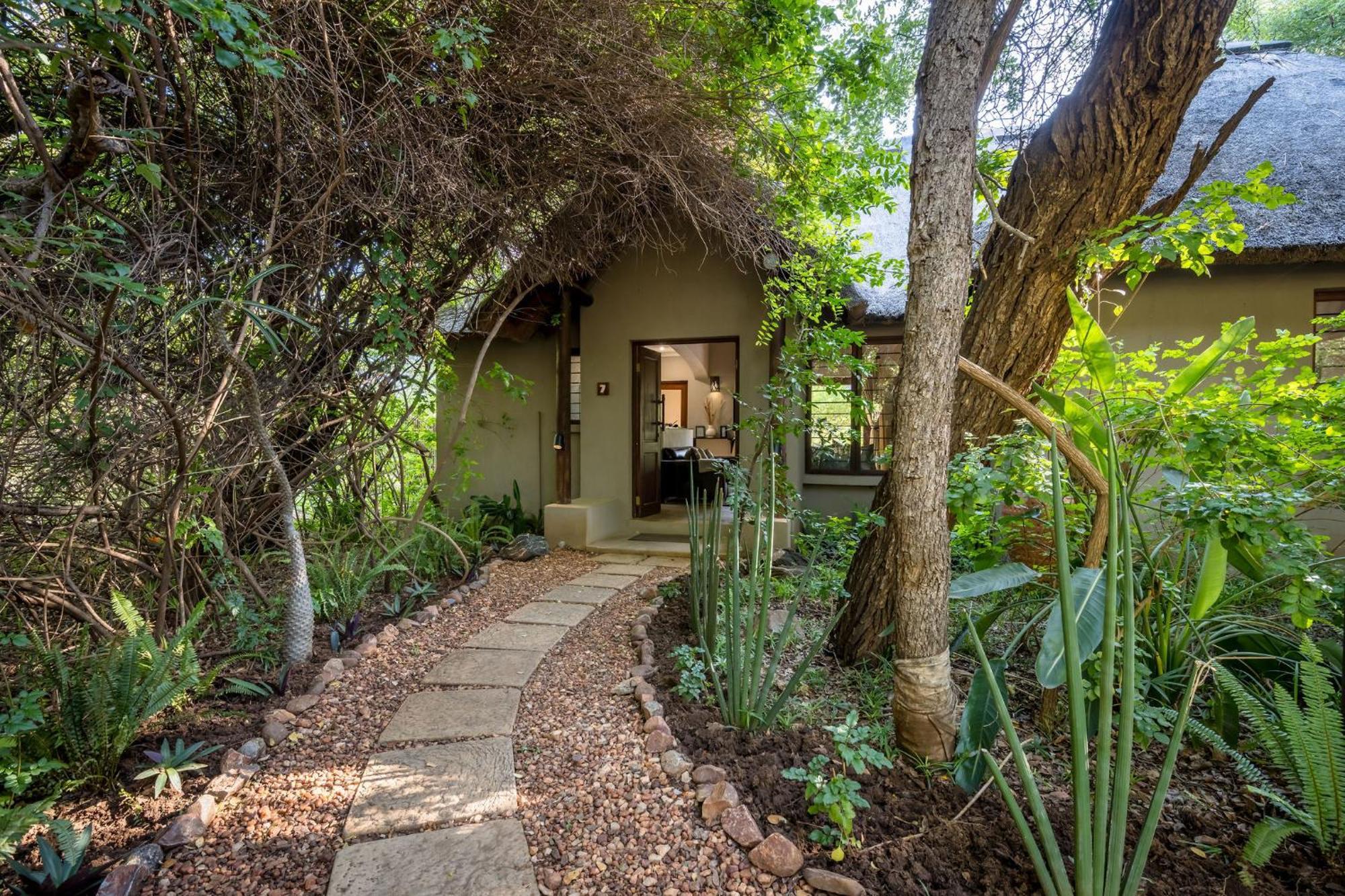 Raptors Lodge Hoedspruit Exterior photo