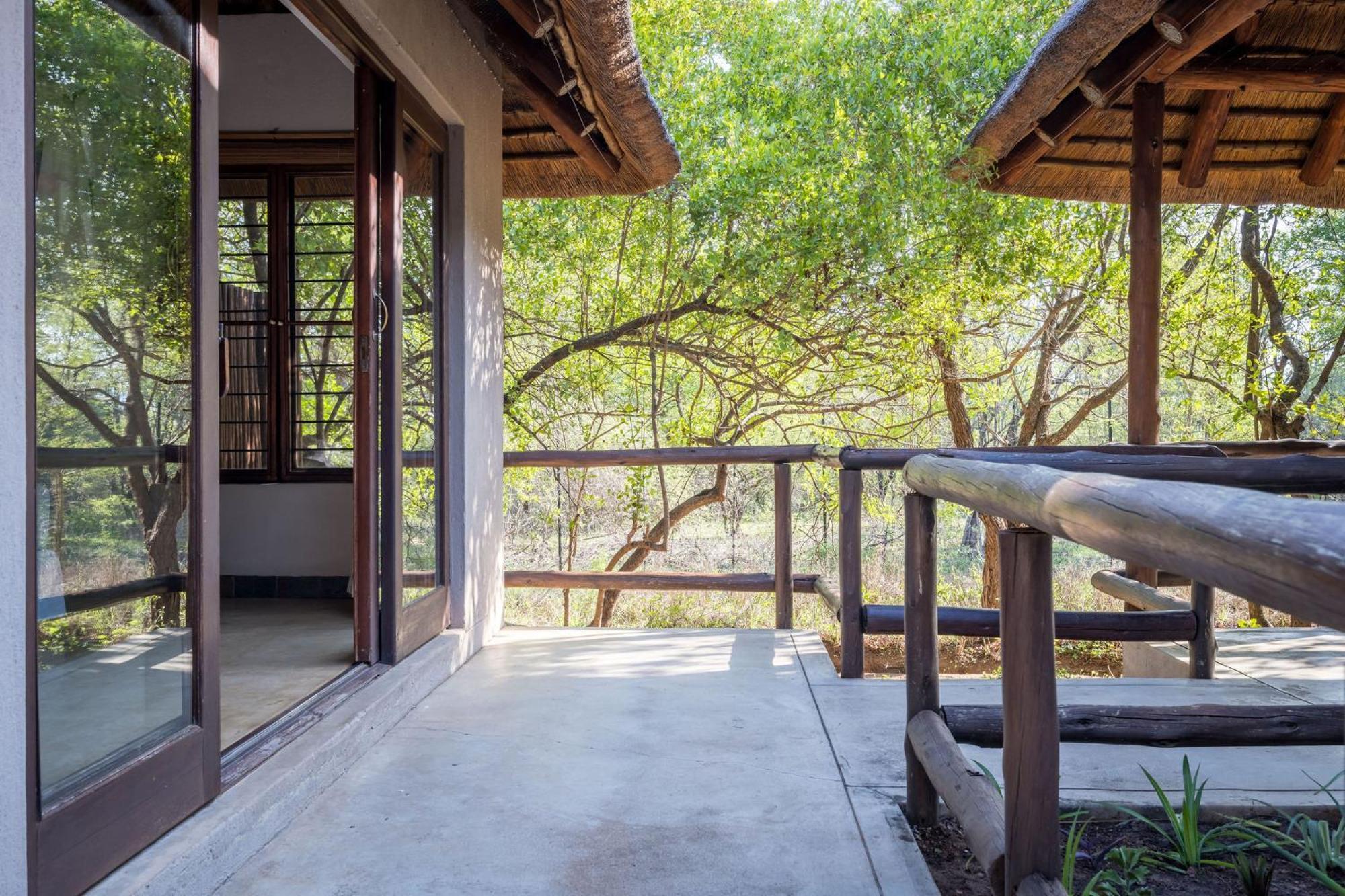 Raptors Lodge Hoedspruit Exterior photo