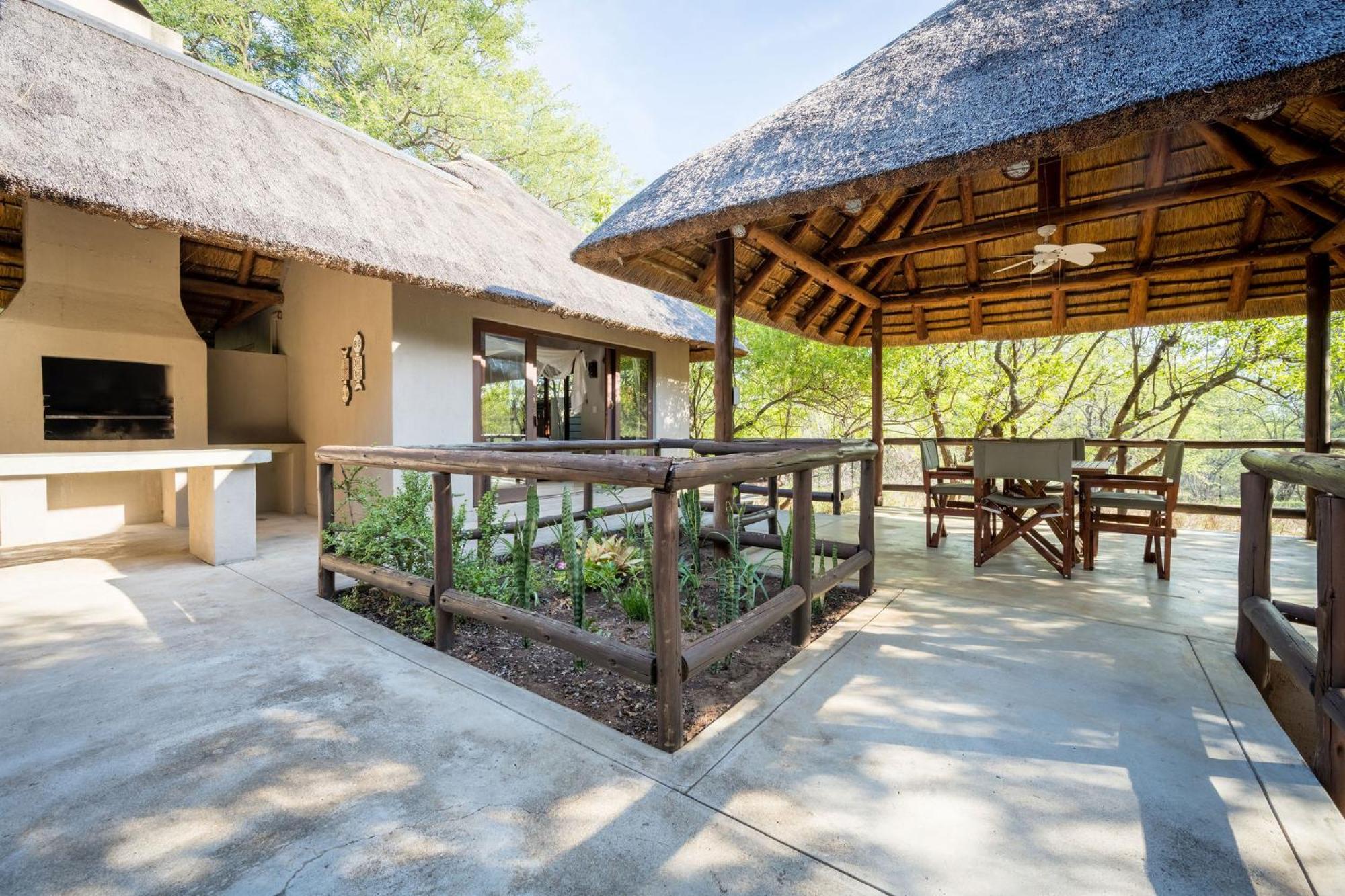 Raptors Lodge Hoedspruit Exterior photo