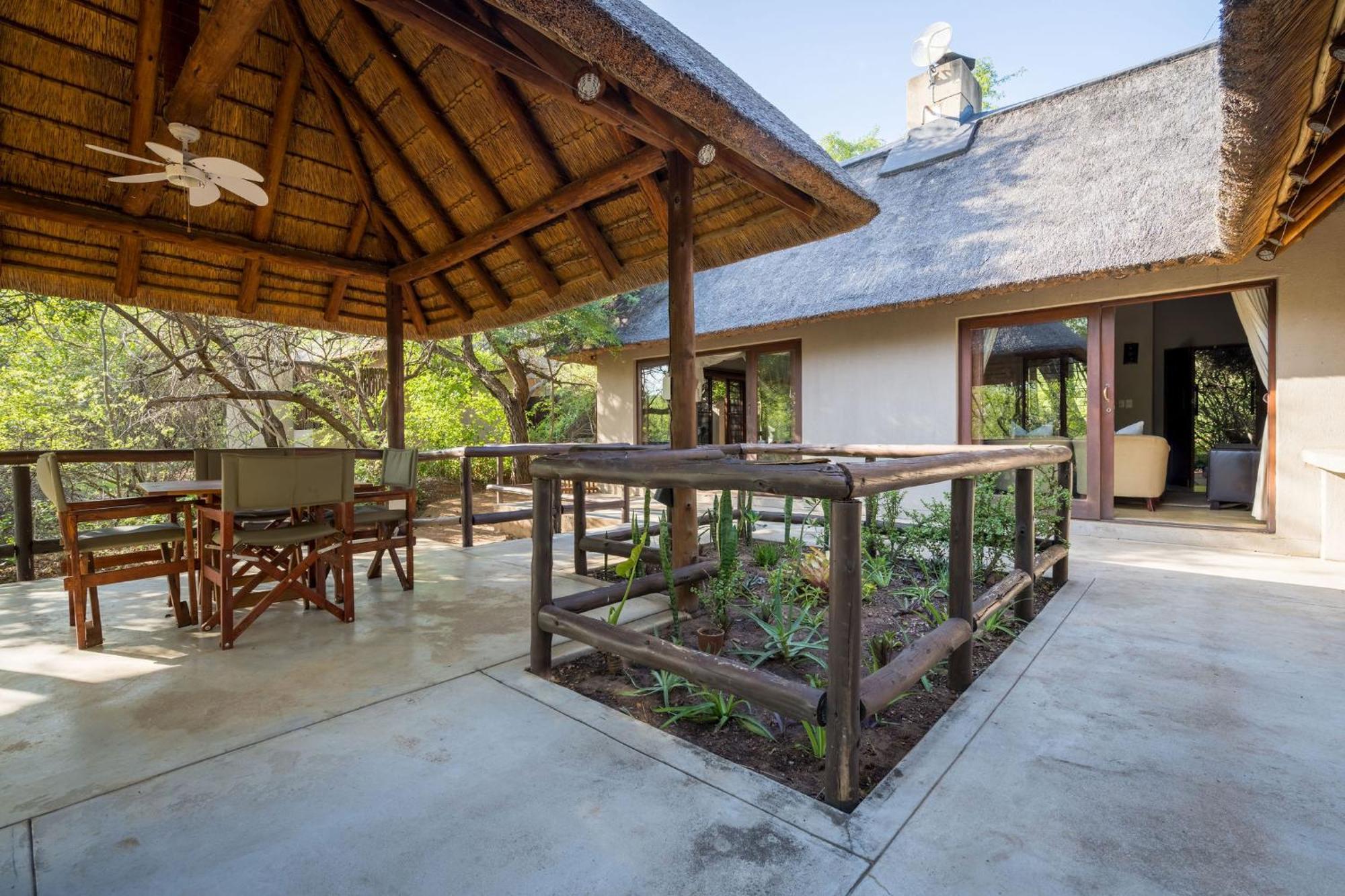 Raptors Lodge Hoedspruit Exterior photo