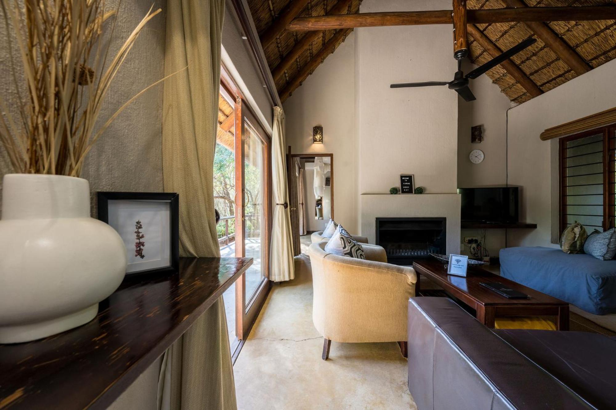 Raptors Lodge Hoedspruit Exterior photo