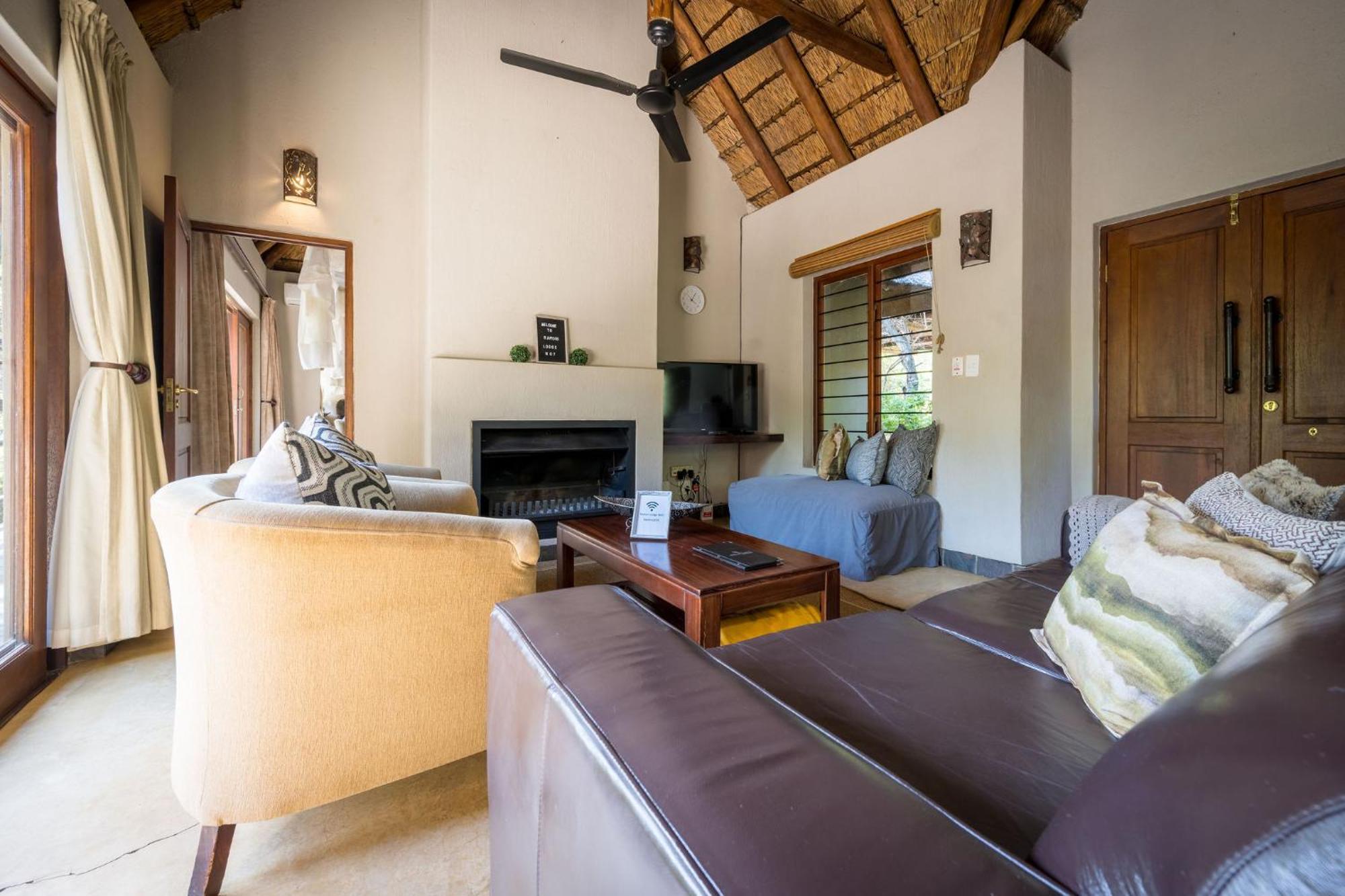 Raptors Lodge Hoedspruit Exterior photo